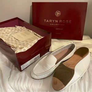 Diana Croco in White.  Nee never used.  Original box, dust bag.